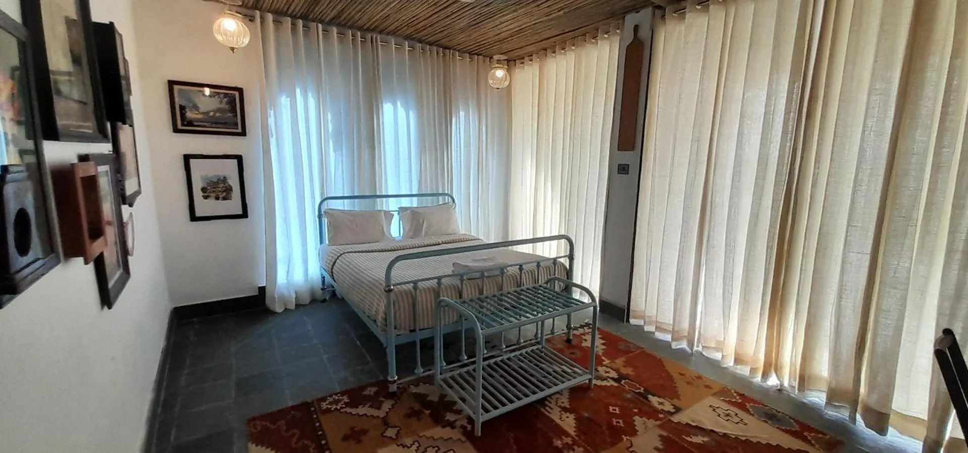 Paddy'S Loft The Lake View Hostel Udaipur India
